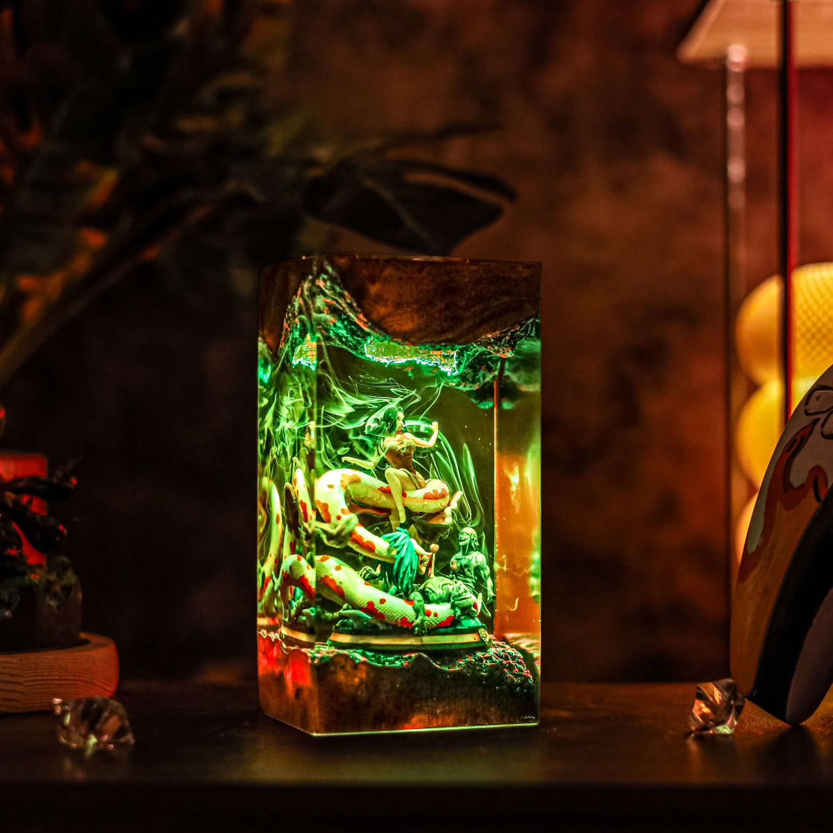 Boa Hancock Resin Lamp | Handmade LED OnePiece | Lumiverse Resin