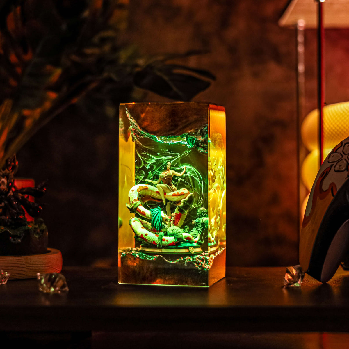 Boa Hancock Resin Lamp | Handmade LED OnePiece | Lumiverse Resin