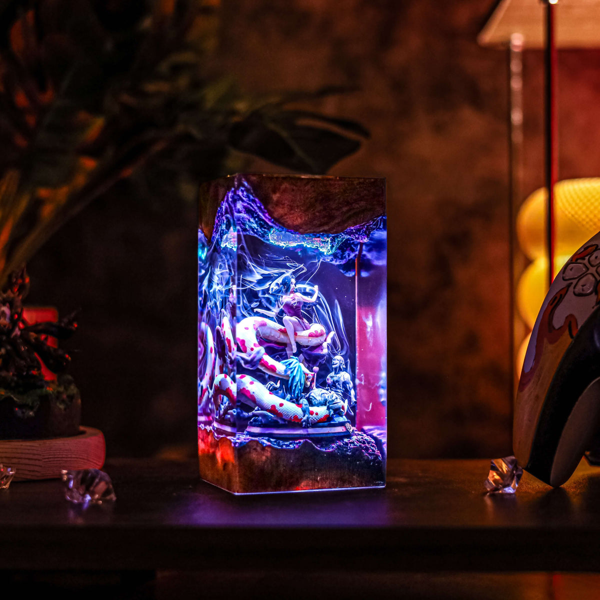 Boa Hancock Resin Lamp | Handmade LED OnePiece | Lumiverse Resin