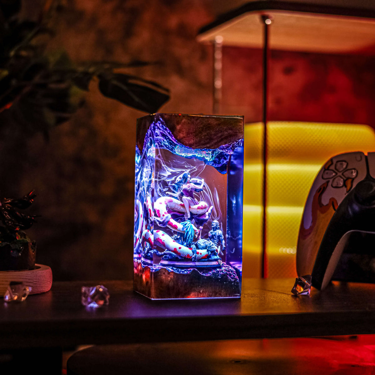 Boa Hancock Resin Lamp | Handmade LED OnePiece | Lumiverse Resin