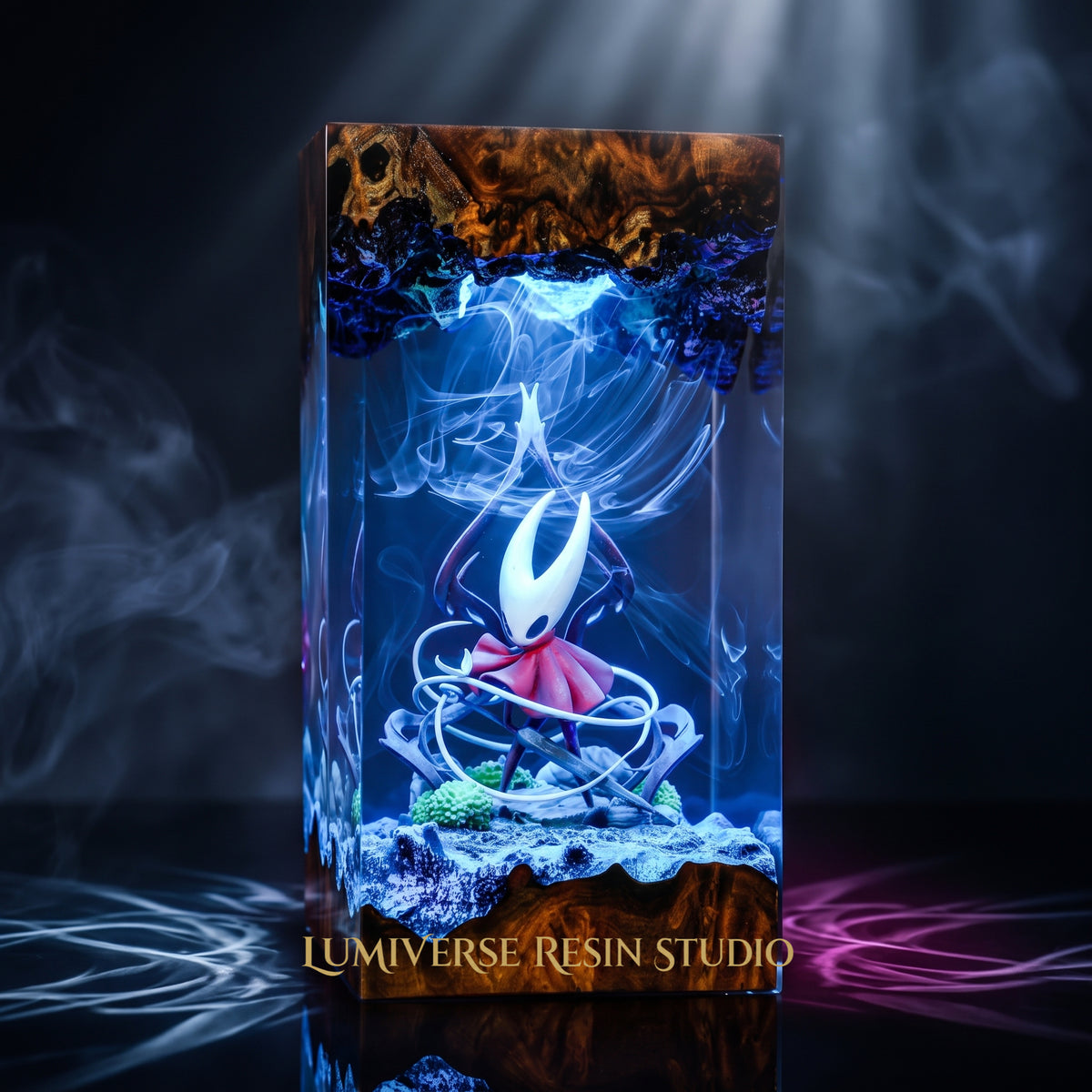 Hornet Resin Lamp | Warm LED Light | Lumiverse Resin