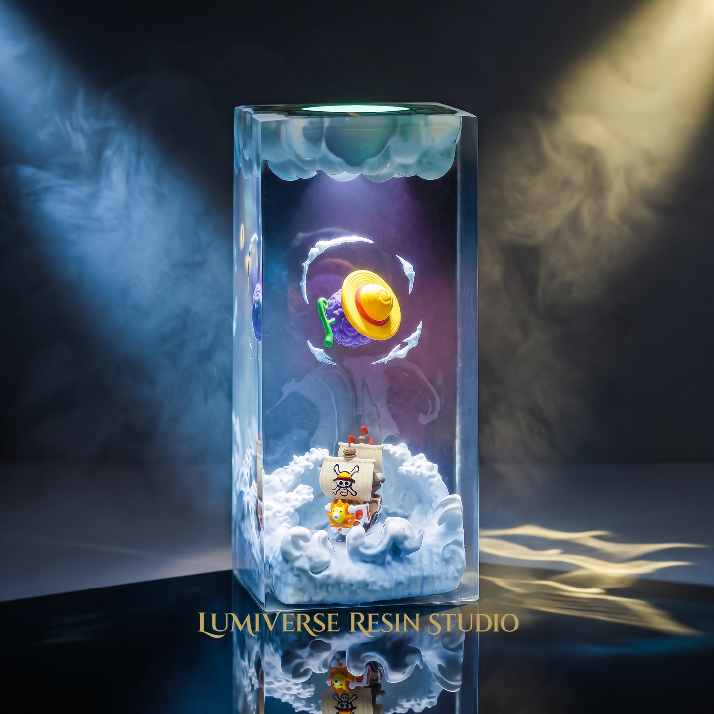 Thousand Sunny &amp; Gomu Gomu No Mi Resin Lamp - One Piece